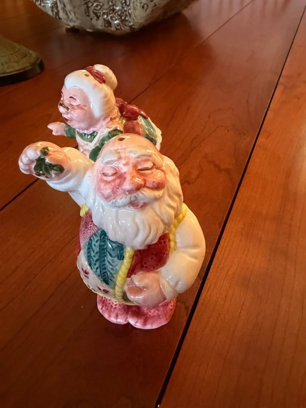Fitz and Floyd Santa and Mrs. Claus Mistletoe Kissing Salt and Pepper Shakers